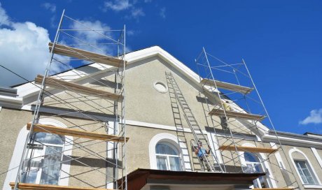 Entreprise pour le ravalement de façade de maison à étages 